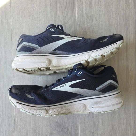 Brooks Navy Ghosts Running Shoes - Picture 9 of 9